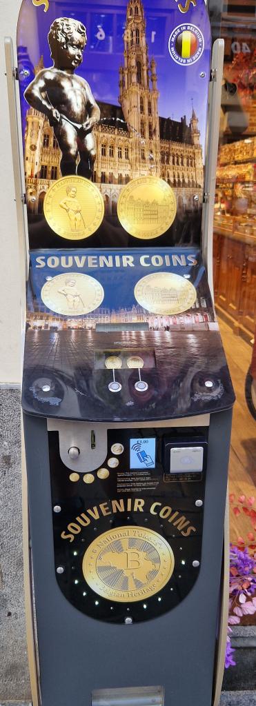 Manneken Pis - Pisilő Kisfiú szobornál