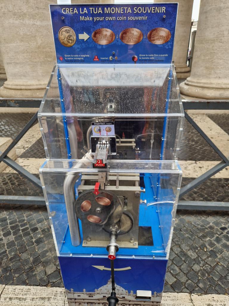 Szent Péter Tér - Árkádok alatt préselhető gép